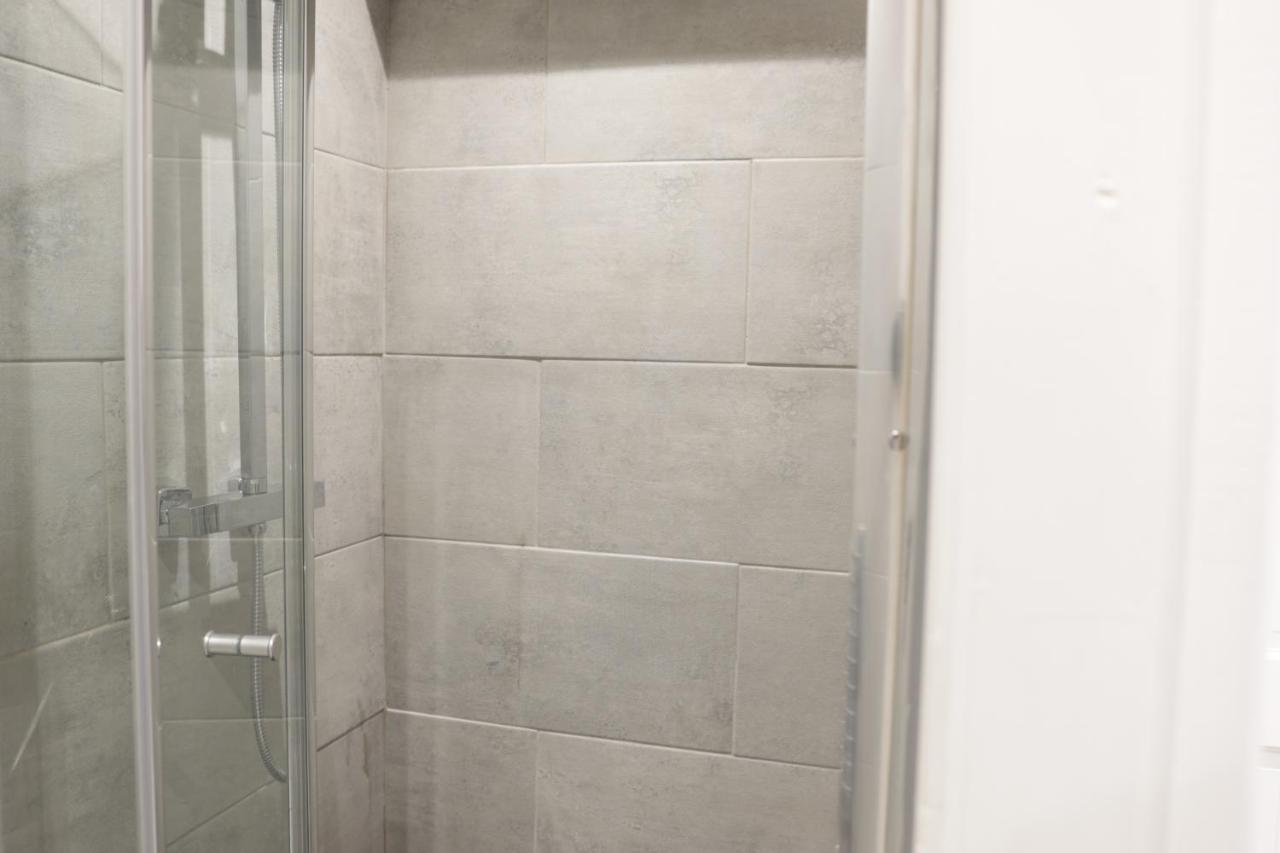 5 Bed Town House Within City Centre And Sleeps Up To 11 With Sky And Netflix Бирмингам Екстериор снимка