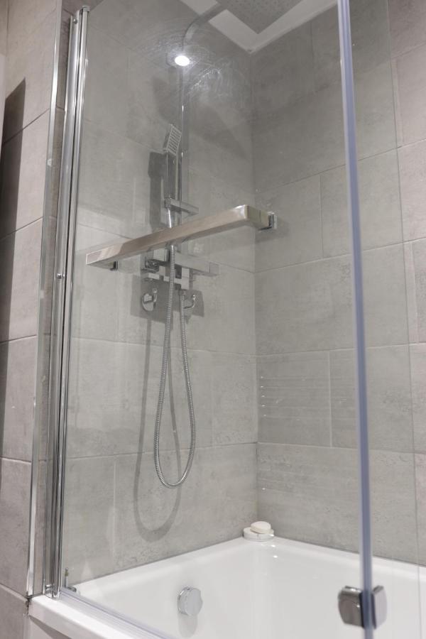 5 Bed Town House Within City Centre And Sleeps Up To 11 With Sky And Netflix Бирмингам Екстериор снимка