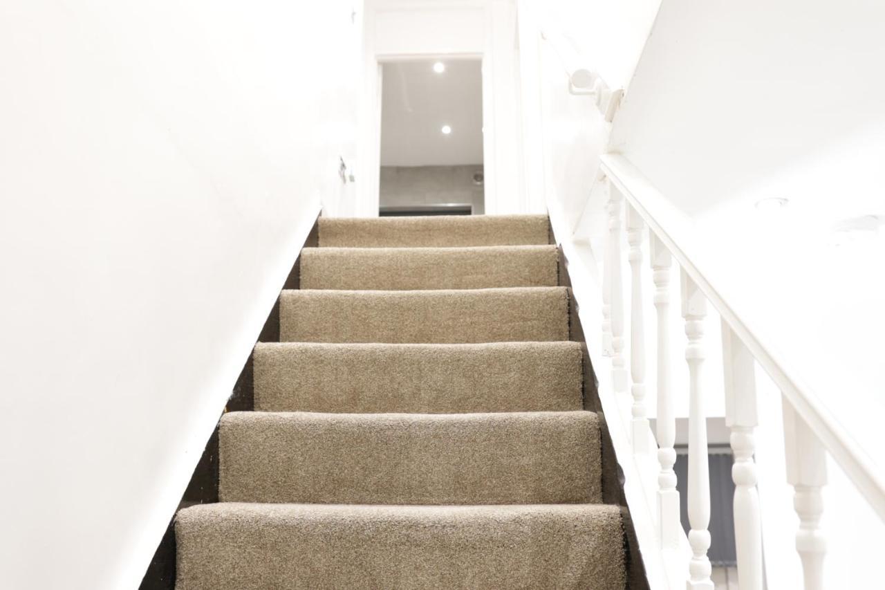 5 Bed Town House Within City Centre And Sleeps Up To 11 With Sky And Netflix Бирмингам Екстериор снимка