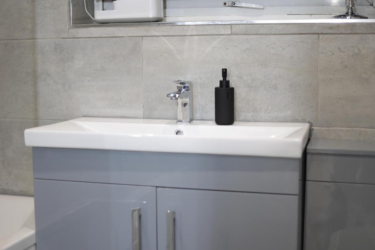 5 Bed Town House Within City Centre And Sleeps Up To 11 With Sky And Netflix Бирмингам Екстериор снимка