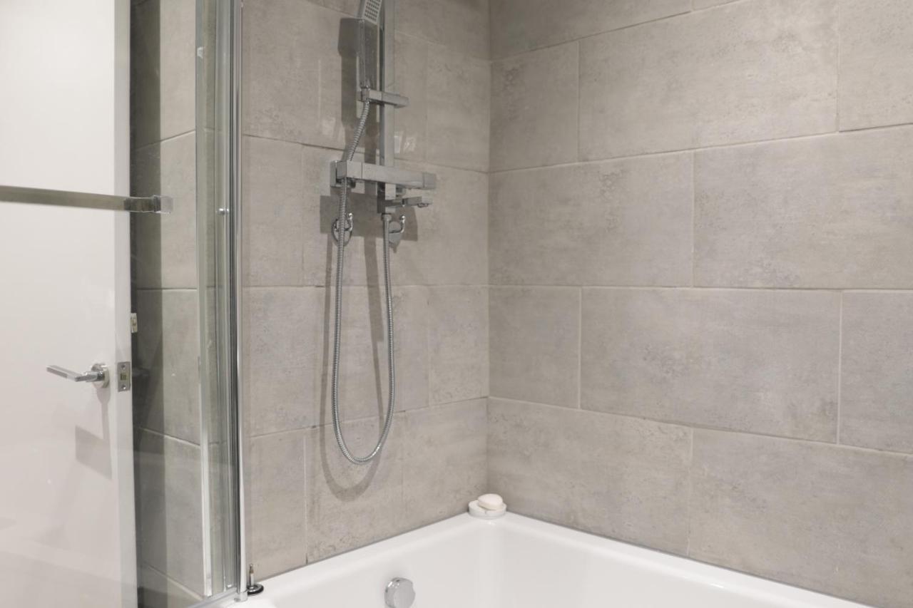 5 Bed Town House Within City Centre And Sleeps Up To 11 With Sky And Netflix Бирмингам Екстериор снимка