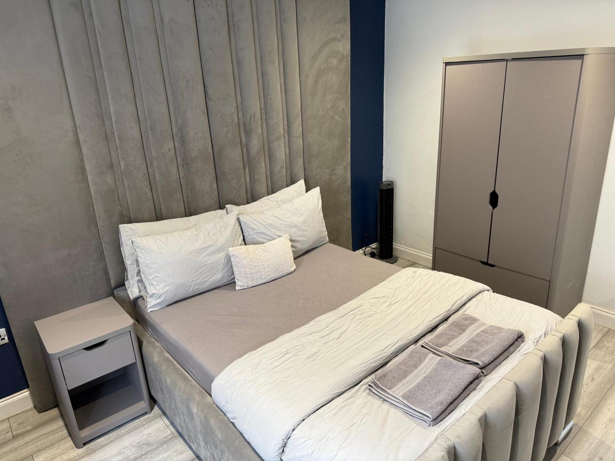 5 Bed Town House Within City Centre And Sleeps Up To 11 With Sky And Netflix Бирмингам Екстериор снимка