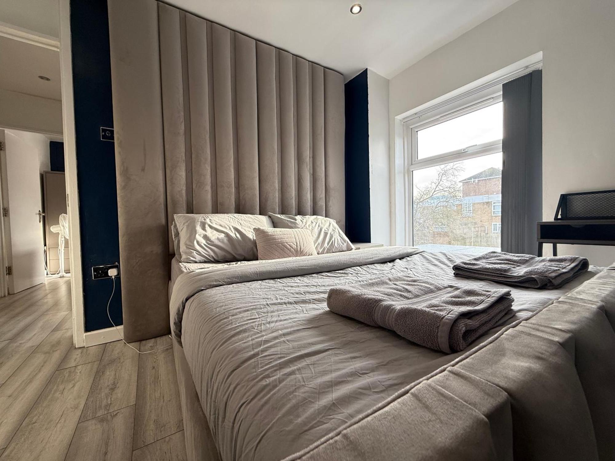 5 Bed Town House Within City Centre And Sleeps Up To 11 With Sky And Netflix Бирмингам Екстериор снимка
