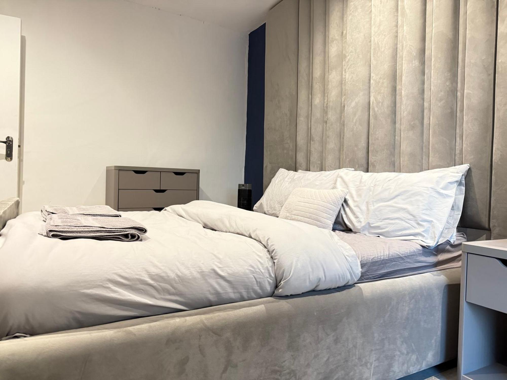 5 Bed Town House Within City Centre And Sleeps Up To 11 With Sky And Netflix Бирмингам Екстериор снимка
