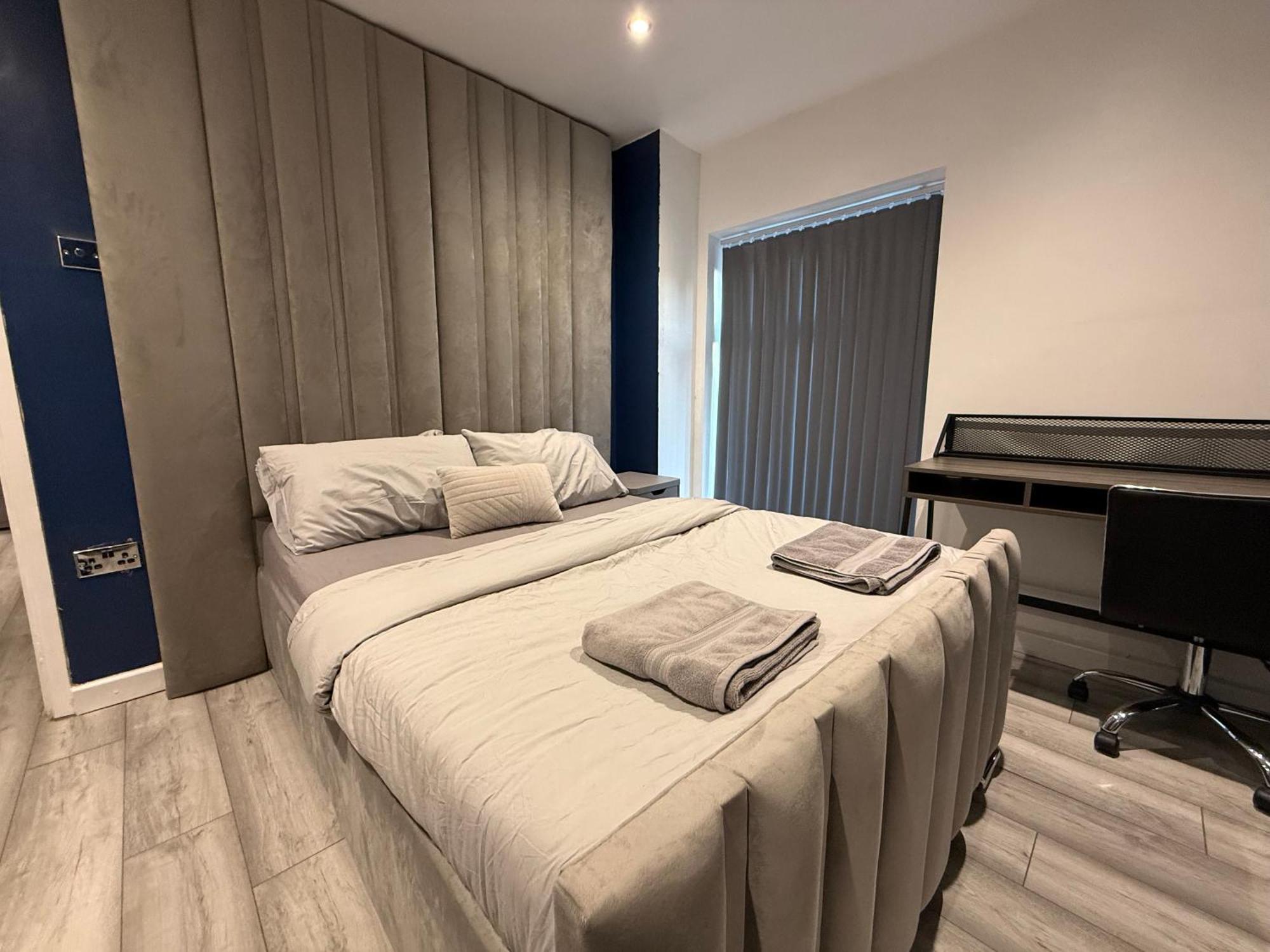 5 Bed Town House Within City Centre And Sleeps Up To 11 With Sky And Netflix Бирмингам Екстериор снимка