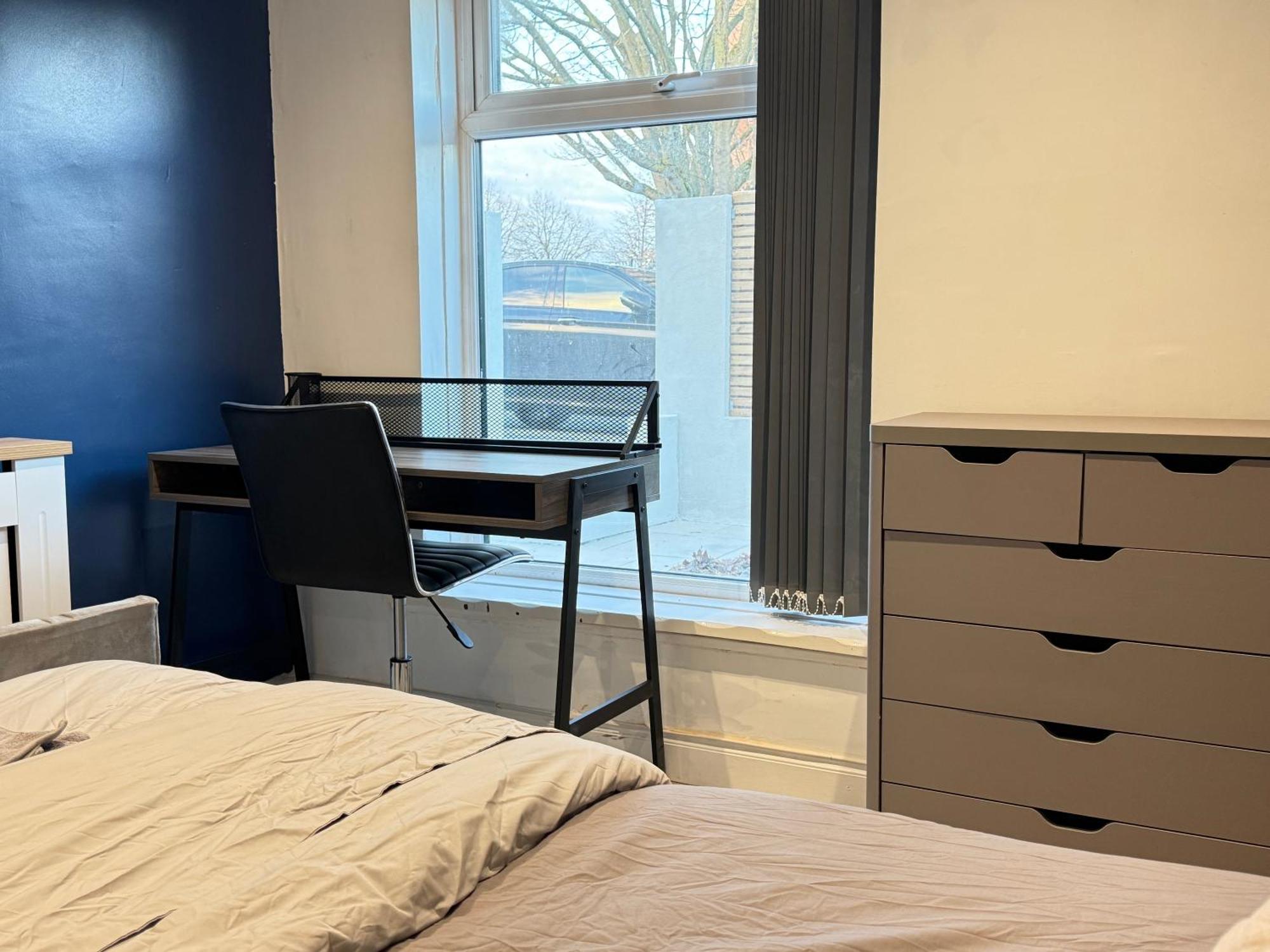 5 Bed Town House Within City Centre And Sleeps Up To 11 With Sky And Netflix Бирмингам Екстериор снимка