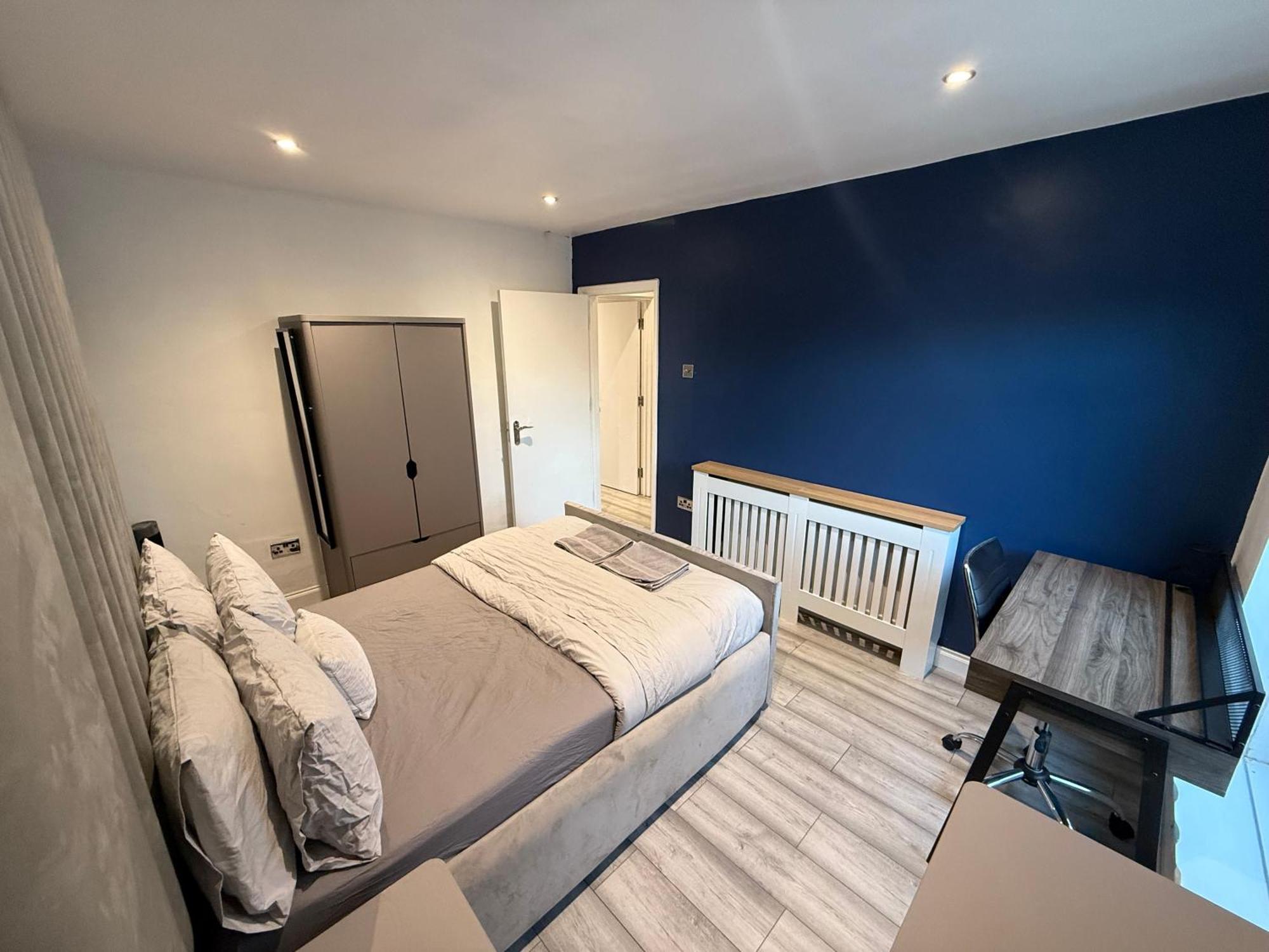 5 Bed Town House Within City Centre And Sleeps Up To 11 With Sky And Netflix Бирмингам Екстериор снимка