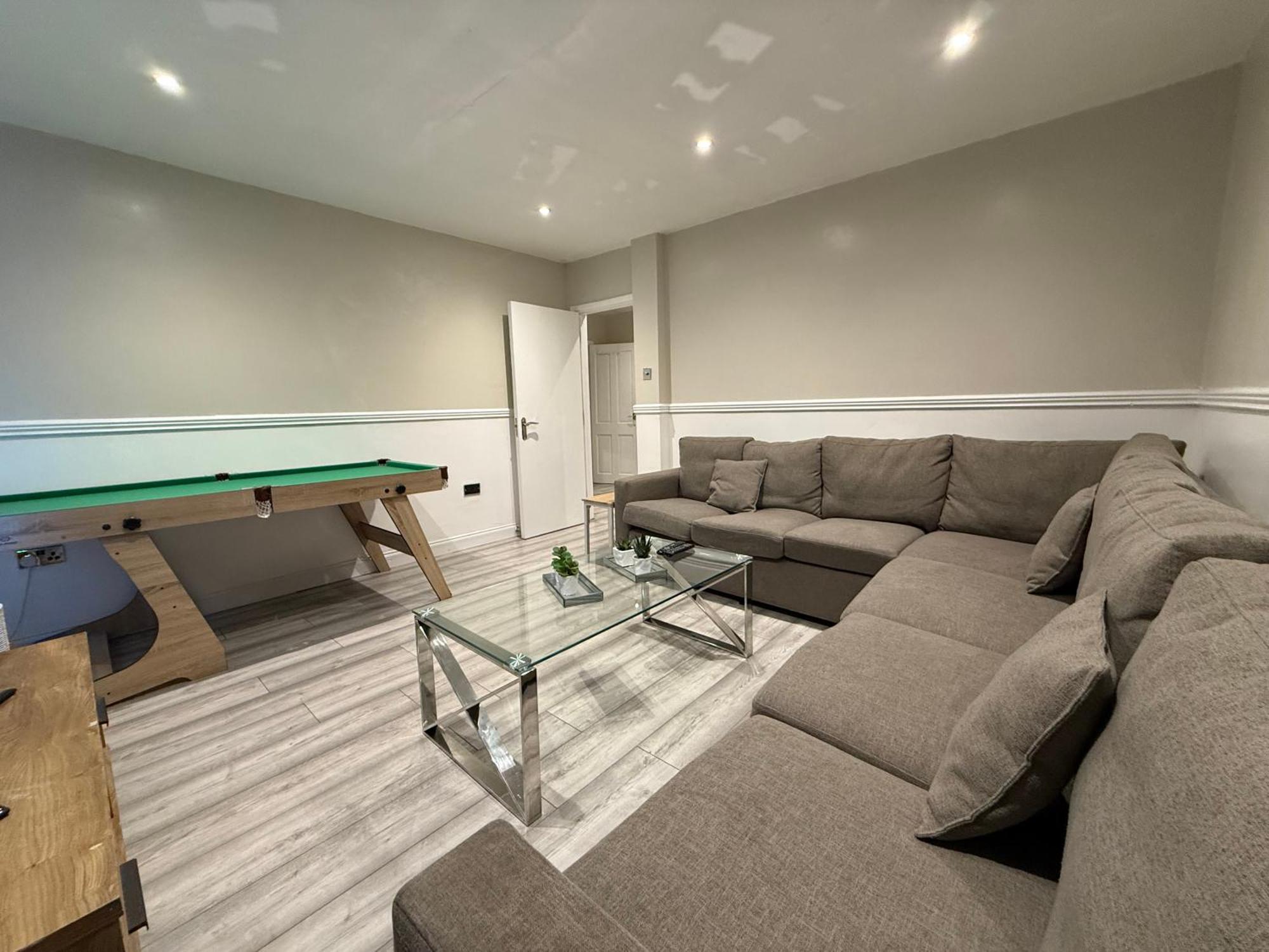5 Bed Town House Within City Centre And Sleeps Up To 11 With Sky And Netflix Бирмингам Екстериор снимка